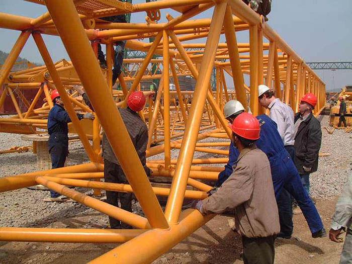 Atansyon yo ta dwe peye nan ekzamine a nan crane.jpg Attentions should be paid in the overhaul of crane.jpg