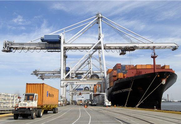 Bato a Crane Container Shore